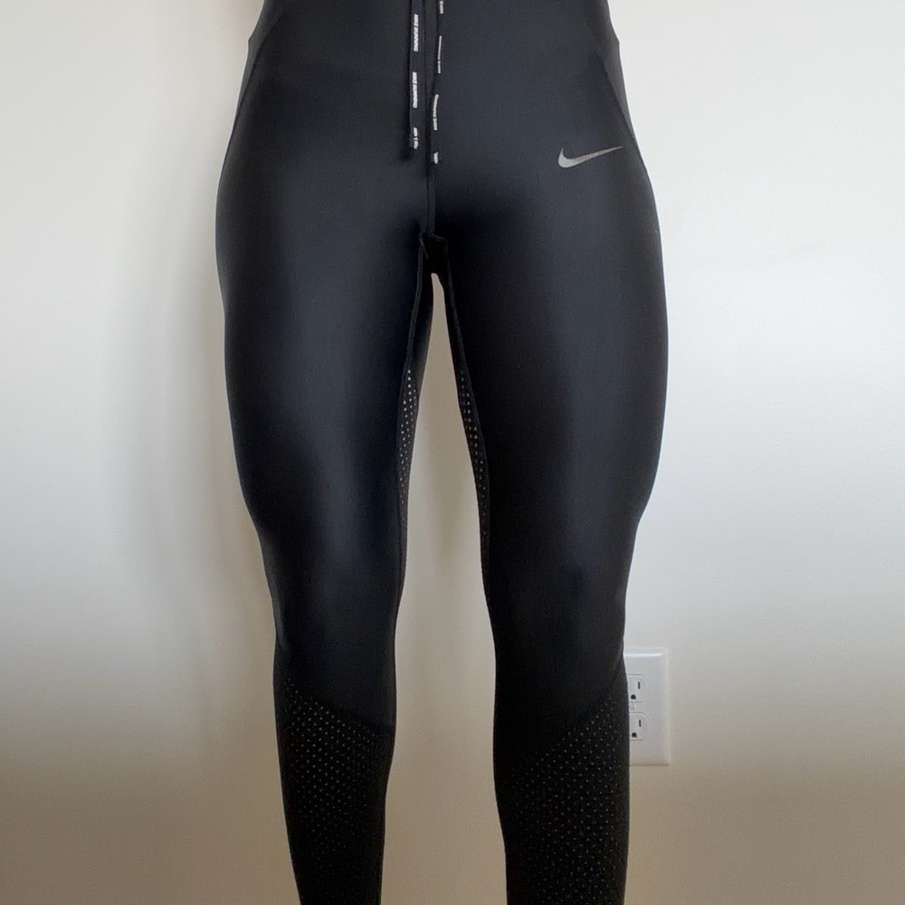 Nike Women's Sleek Black Leggings